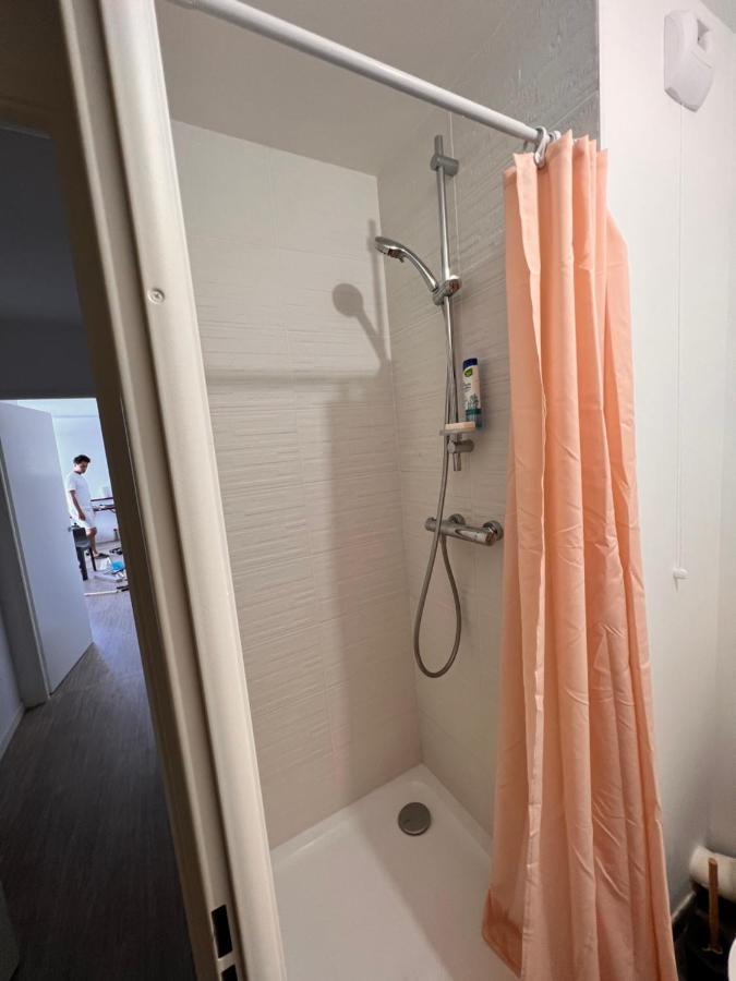 Chambre Individuelle Dans Un Appartement A 37 De Champs Elysees Sartrouville Dış mekan fotoğraf