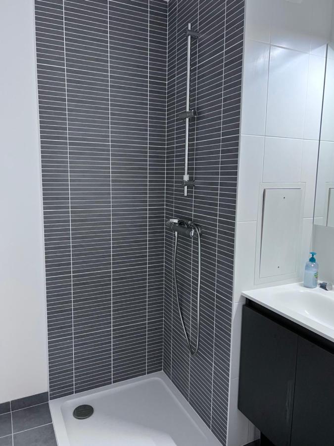 Chambre Individuelle Dans Un Appartement A 37 De Champs Elysees Sartrouville Dış mekan fotoğraf