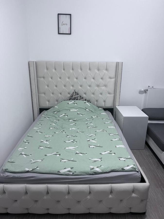 Chambre Individuelle Dans Un Appartement A 37 De Champs Elysees Sartrouville Dış mekan fotoğraf